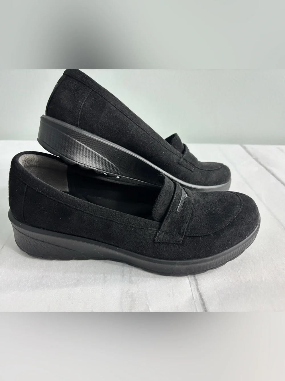 BZees Gamma Slip-On Wedge Loafers Sz 9W Lightweight Soft Anatomical Insole